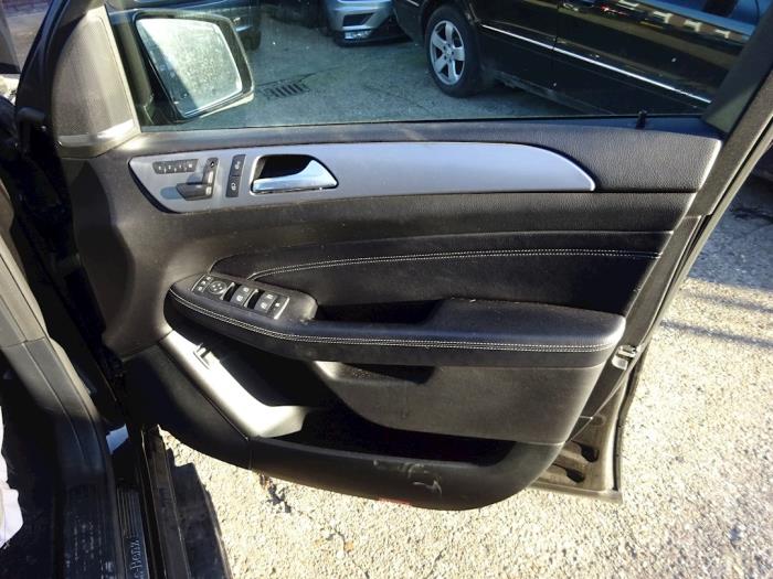 Mercedes ML III 3.0 ML-350 BlueTEC V6 24V 4-Matic Sloopvoertuig (2014, Zwart)