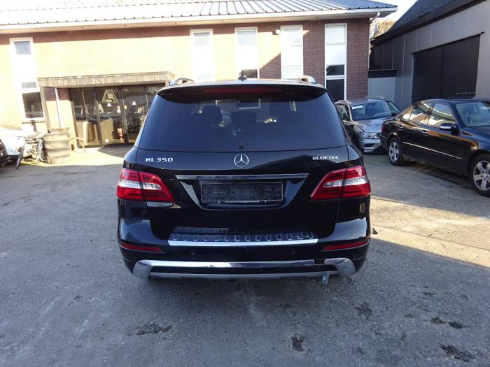 Mercedes ML III 3.0 ML-350 BlueTEC V6 24V 4-Matic Sloopvoertuig (2014, Zwart)