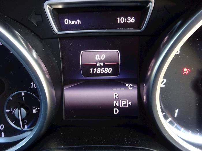 Mercedes ML III 3.0 ML-350 BlueTEC V6 24V 4-Matic Sloopvoertuig (2014, Zwart)