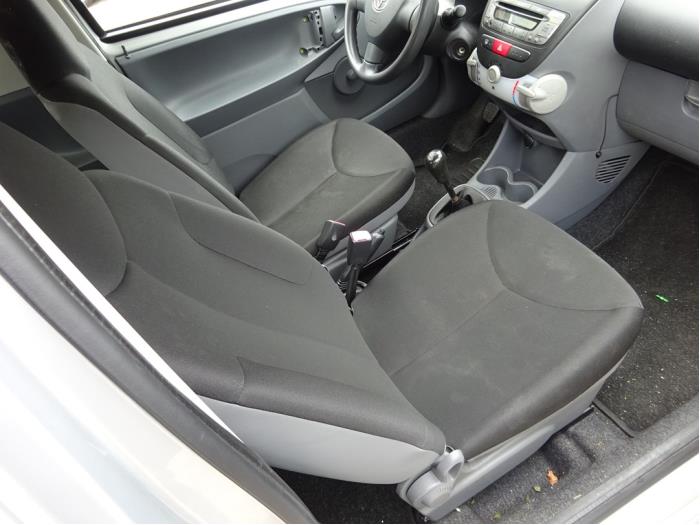 Toyota Aygo 1.0 12V VVT-i Sloopvoertuig (2008, Grijs)