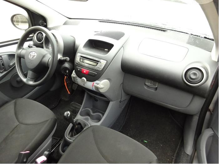 Toyota Aygo 1.0 12V VVT-i Sloopvoertuig (2008, Grijs)