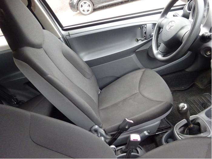 Toyota Aygo 1.0 12V VVT-i Sloopvoertuig (2008, Grijs)