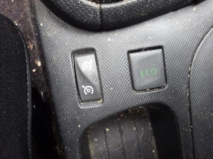 Renault Clio IV 1.2 TCE 16V GT EDC Sloopvoertuig (2015, Wit)