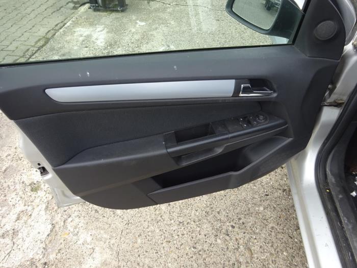 Opel Astra H 1.6 16V Twinport Sloopvoertuig (2005, Zilvergrijs)