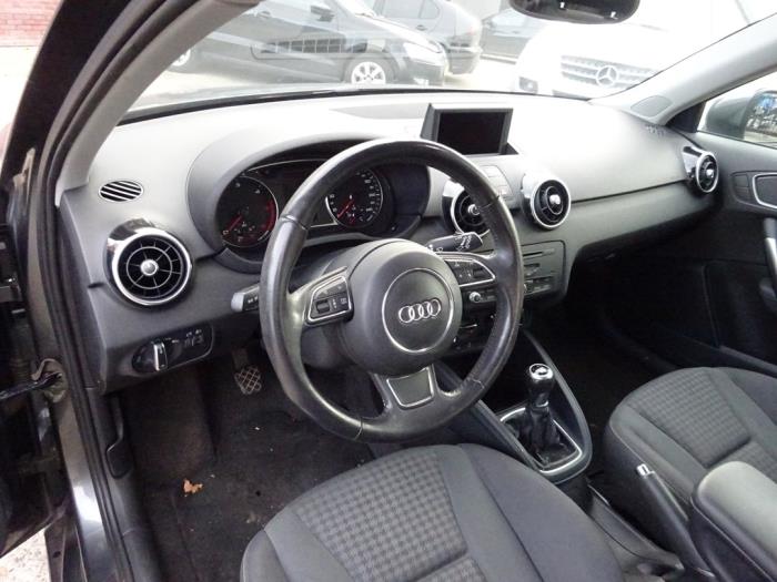 Audi A1 1.6 TDI 16V Sloopvoertuig (2011, Grijs)