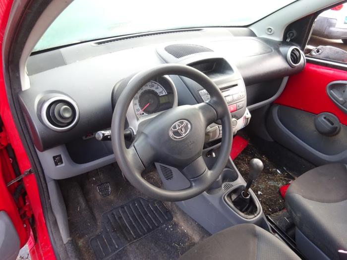 Toyota Aygo 1.0 12V VVT-i Sloopvoertuig (2006, Rood)