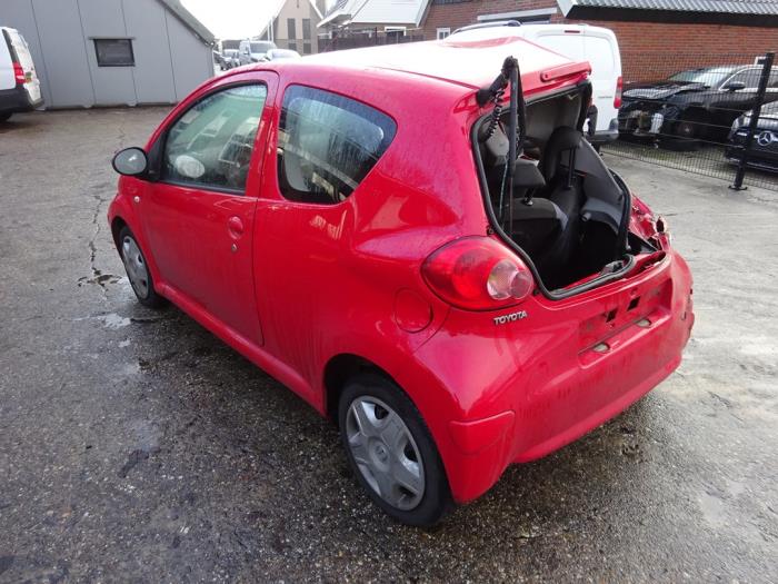Toyota Aygo 1.0 12V VVT-i Sloopvoertuig (2006, Rood)