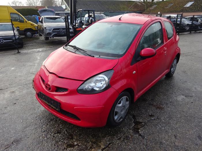 Toyota Aygo 1.0 12V VVT-i Sloopvoertuig (2006, Rood)