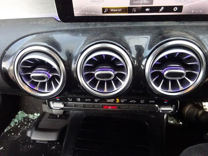 Mercedes A 1.3 A-200 Turbo 16V Sloopvoertuig (2019, Grijs)