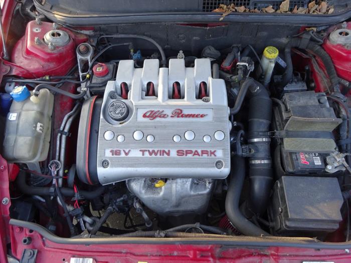 Alfa Romeo 147 1.6 HP Twin Spark 16V Sloopvoertuig (2007, Rood)