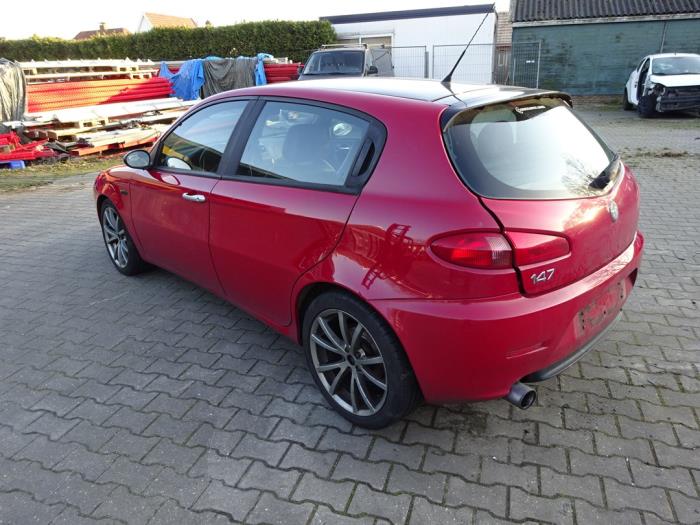 Alfa Romeo 147 1.6 HP Twin Spark 16V Sloopvoertuig (2007, Rood)
