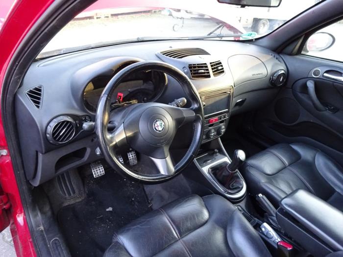 Alfa Romeo 147 1.6 HP Twin Spark 16V Sloopvoertuig (2007, Rood)