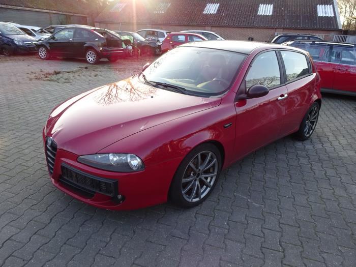 Alfa Romeo 147 1.6 HP Twin Spark 16V Sloopvoertuig (2007, Rood)