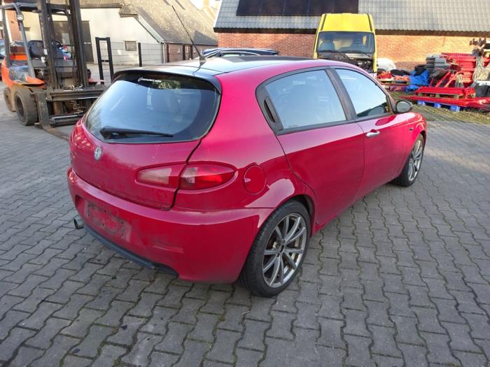 Alfa Romeo 147 1.6 HP Twin Spark 16V Sloopvoertuig (2007, Rood)