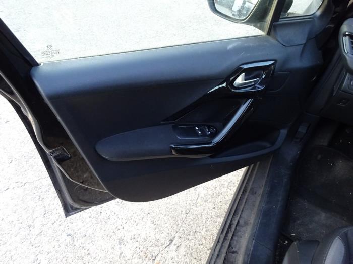 Peugeot 208 I 1.4 HDi Sloopvoertuig (2013, Zwart)