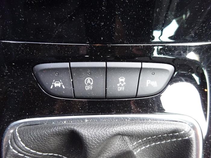 Opel Astra K Sports Tourer 1.5 CDTi 105 12V Sloopvoertuig (2021, Grijs)