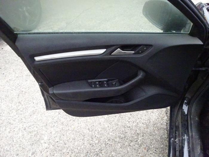 Audi A3 Sportback 1.6 TDI 16V Sloopvoertuig (2013, Zwart)