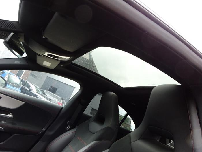 Mercedes CLA 1.3 CLA-180 Turbo 16V Sloopvoertuig (2020, Zwart)