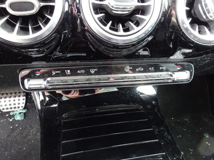 Mercedes CLA 1.3 CLA-180 Turbo 16V Sloopvoertuig (2020, Zwart)