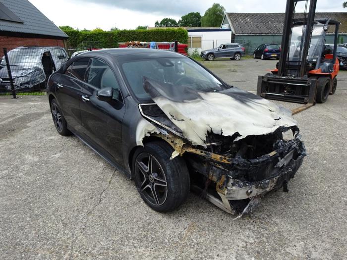 Mercedes CLA 1.3 CLA-180 Turbo 16V Sloopvoertuig (2020, Zwart)