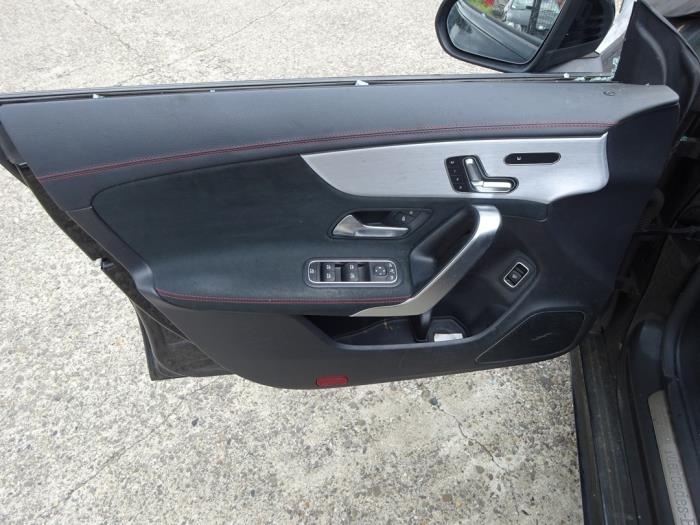 Mercedes CLA 1.3 CLA-180 Turbo 16V Sloopvoertuig (2020, Zwart)