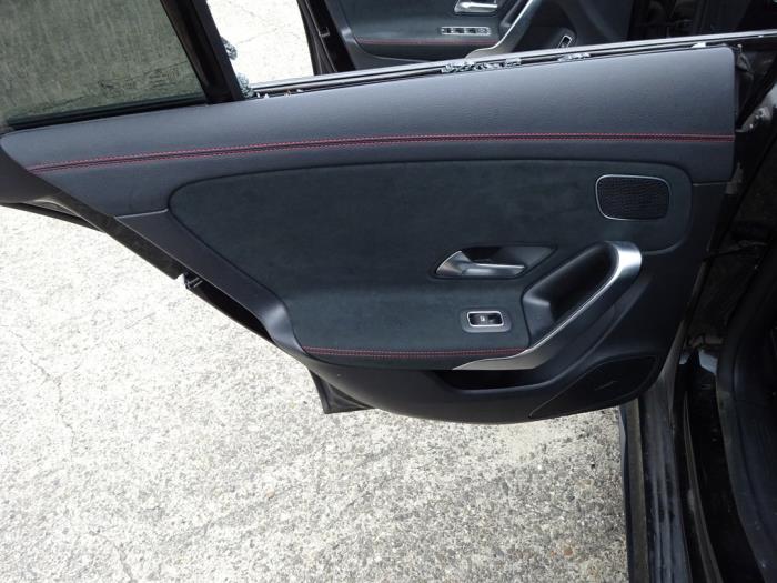 Mercedes CLA 1.3 CLA-180 Turbo 16V Sloopvoertuig (2020, Zwart)