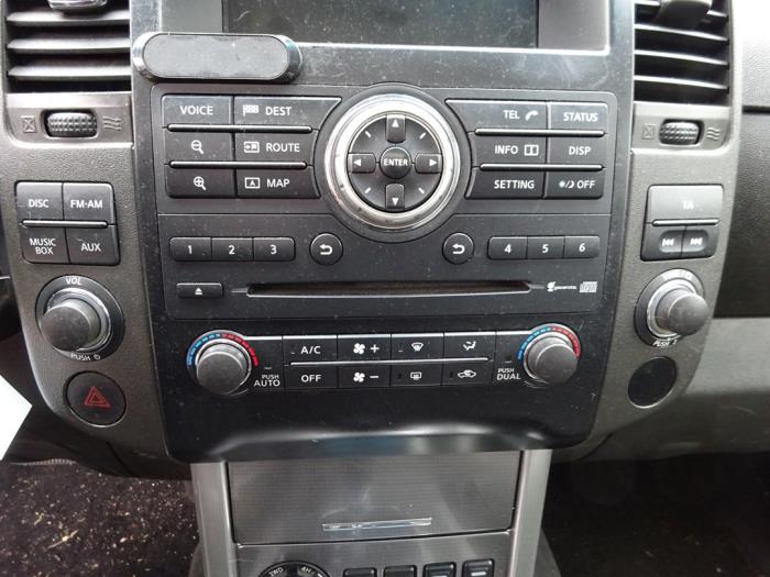 Nissan Navara 3.0 dCi V6 24V DPF 4x4 Sloopvoertuig (2010, Grijs)