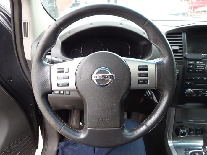 Nissan Navara 3.0 dCi V6 24V DPF 4x4 Sloopvoertuig (2010, Grijs)