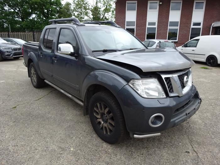 Nissan Navara 3.0 dCi V6 24V DPF 4x4 Sloopvoertuig (2010, Grijs)
