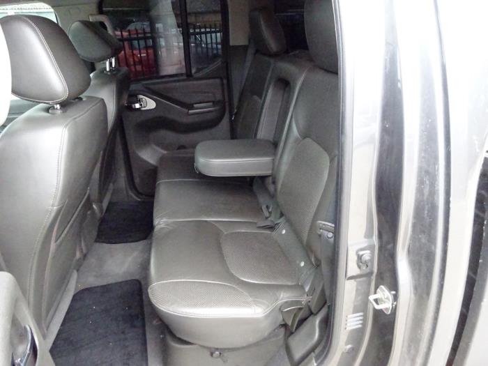 Nissan Navara 3.0 dCi V6 24V DPF 4x4 Sloopvoertuig (2010, Grijs)