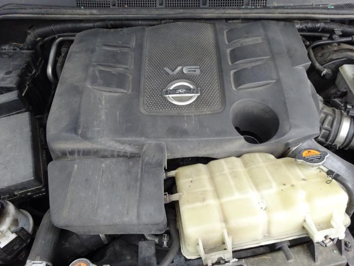 Nissan Navara 3.0 dCi V6 24V DPF 4x4 Sloopvoertuig (2010, Grijs)