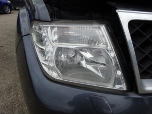 Nissan Navara 3.0 dCi V6 24V DPF 4x4 Sloopvoertuig (2010, Grijs)
