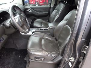 Nissan Navara 3.0 dCi V6 24V DPF 4x4 Sloopvoertuig (2010, Grijs)