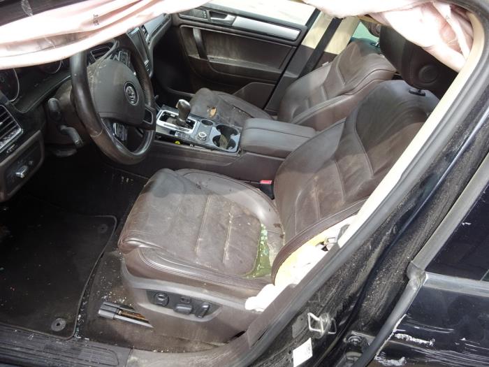 Volkswagen Touareg 3.0 TDI V6 24V BlueMotion Technology DPF Sloopvoertuig (2011, Zwart)