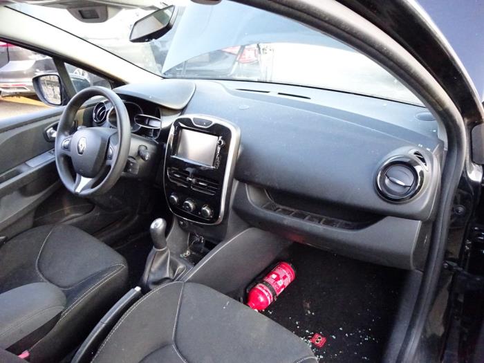 Renault Clio IV Estate/Grandtour 0.9 Energy TCE 12V Sloopvoertuig (2015, Zwart)