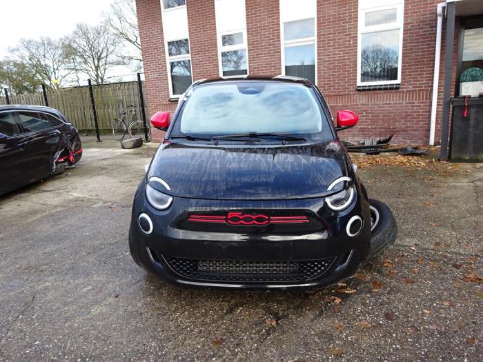Fiat 500e 42 kWh 3+1 Sloopvoertuig (2022, Zwart)