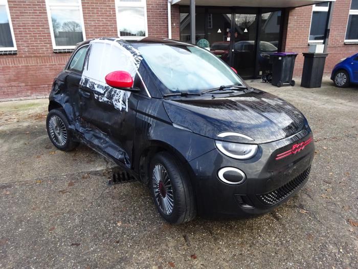 Fiat 500e 42 kWh 3+1 Sloopvoertuig (2022, Zwart)