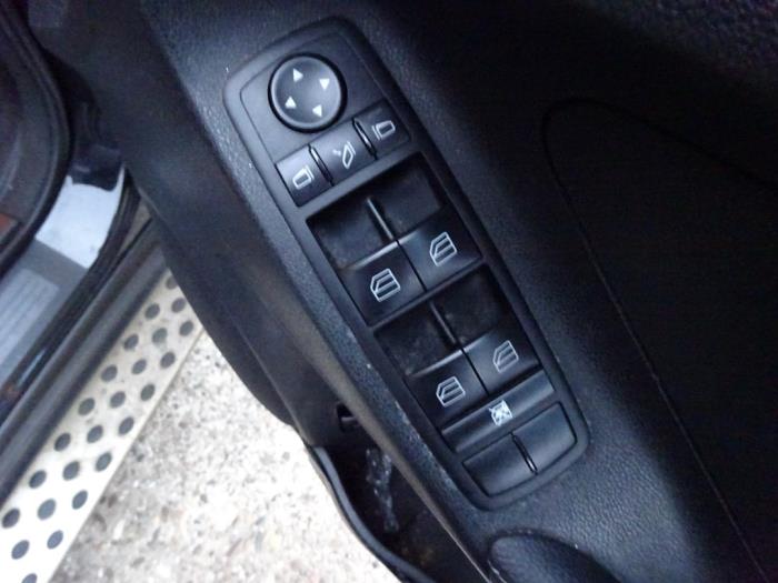 Mercedes ML II 3.0 ML-320 CDI 4-Matic V6 24V Sloopvoertuig (2007, Zwart)