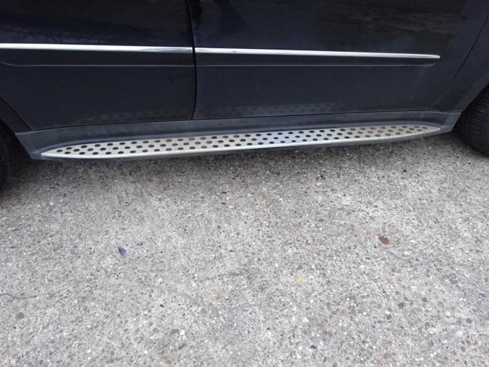 Mercedes ML II 3.0 ML-320 CDI 4-Matic V6 24V Sloopvoertuig (2007, Zwart)