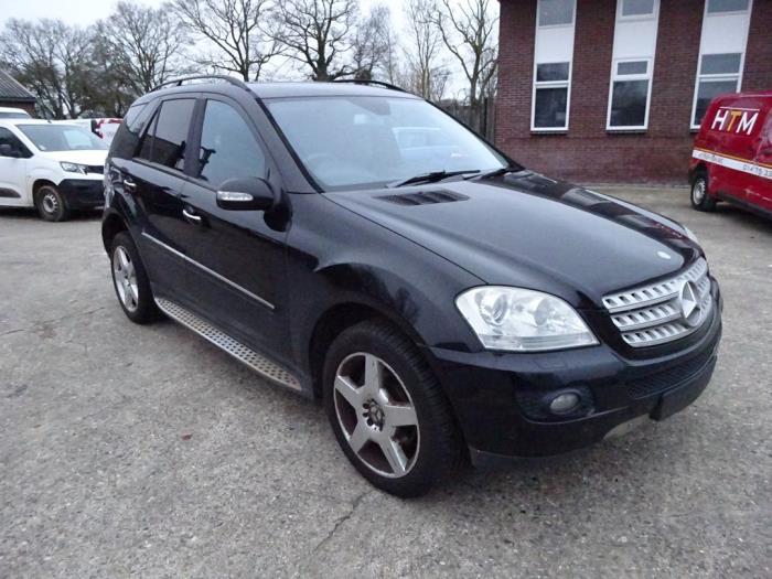 Mercedes ML II 3.0 ML-320 CDI 4-Matic V6 24V Sloopvoertuig (2007, Zwart)