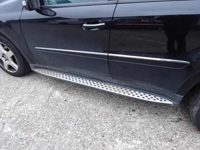 Mercedes ML II 3.0 ML-320 CDI 4-Matic V6 24V Sloopvoertuig (2007, Zwart)