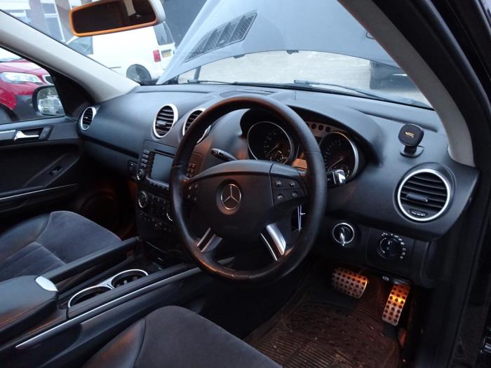 Mercedes ML II 3.0 ML-320 CDI 4-Matic V6 24V Sloopvoertuig (2007, Zwart)