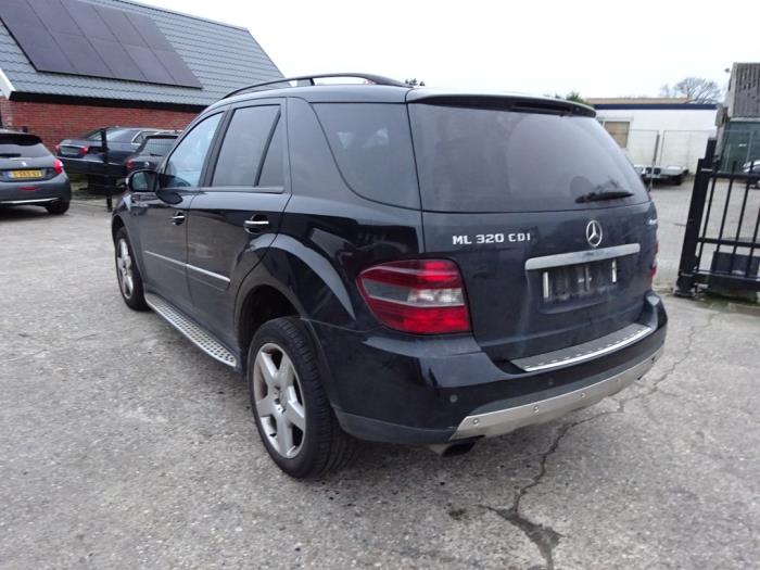 Mercedes ML II 3.0 ML-320 CDI 4-Matic V6 24V Sloopvoertuig (2007, Zwart)
