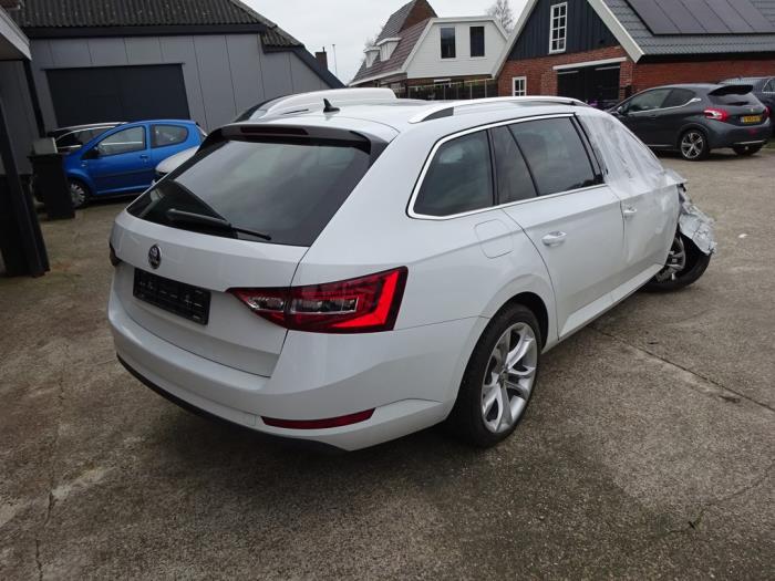 Skoda Superb Combi 1.6 TDI Sloopvoertuig (2017, Wit)