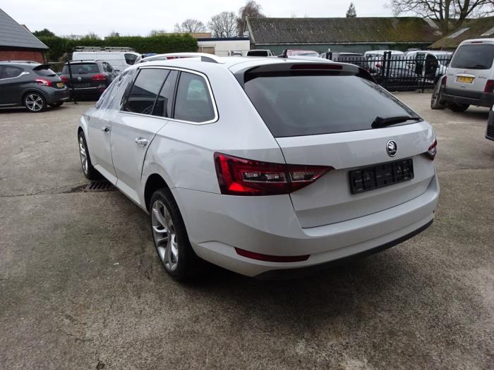 Skoda Superb Combi 1.6 TDI Sloopvoertuig (2017, Wit)