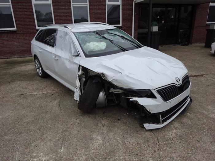 Skoda Superb Combi 1.6 TDI Sloopvoertuig (2017, Wit)