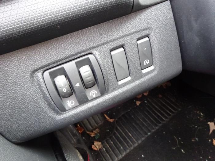 Renault Clio IV 0.9 Energy TCE 75 12V Sloopvoertuig (2020, Zwart)