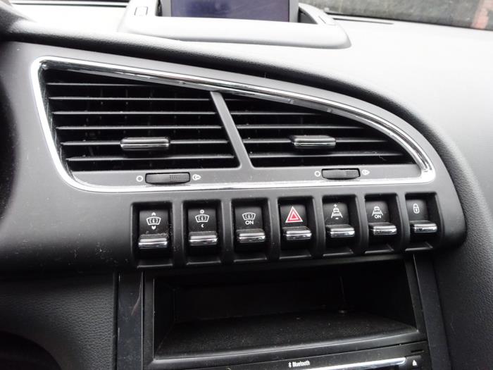 Peugeot 3008 I 1.6 16V THP 155 Sloopvoertuig (2011, Grijs)