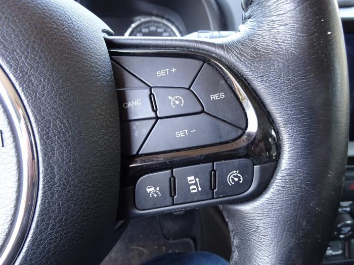 Jeep Renegade 1.4 Multi Air 16V Sloopvoertuig (2018, Zwart)