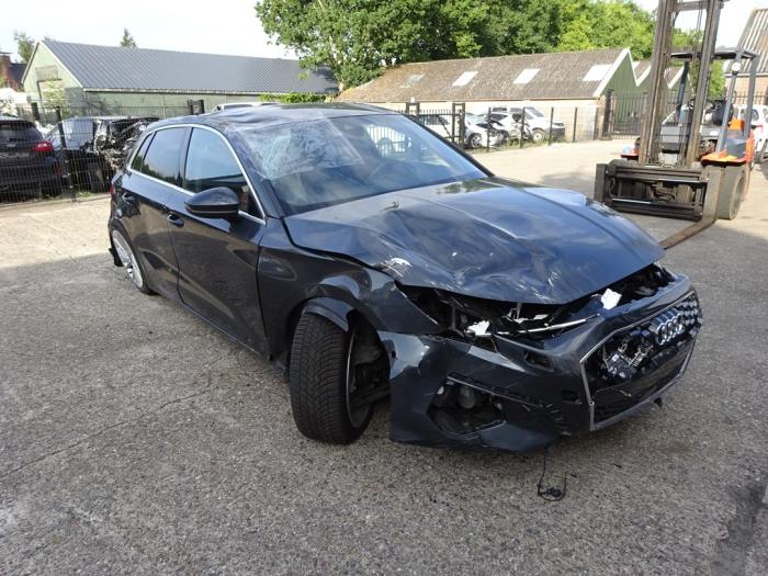 Audi A3 Sportback 1.4 40 TFSIe 16V Sloopvoertuig (2021, Grijs)